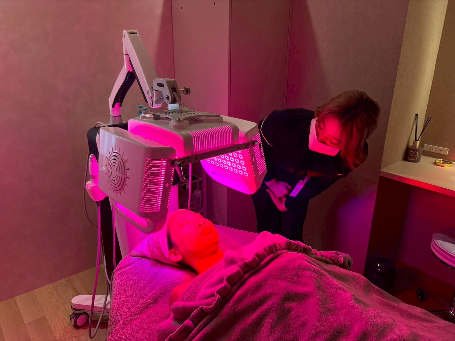 Radiance LED光照射マシン|肌再生を促す最新美容機器